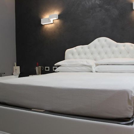 Jacuzzi Apartament By Parmacentro B&B エクステリア 写真