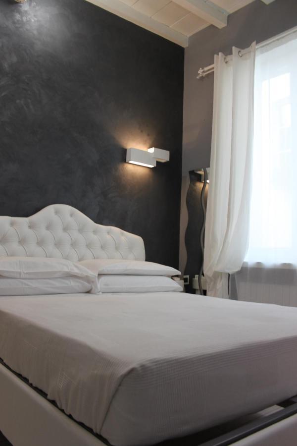 Jacuzzi Apartament By Parmacentro B&B エクステリア 写真