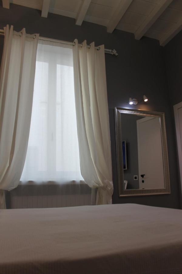 Jacuzzi Apartament By Parmacentro B&B エクステリア 写真
