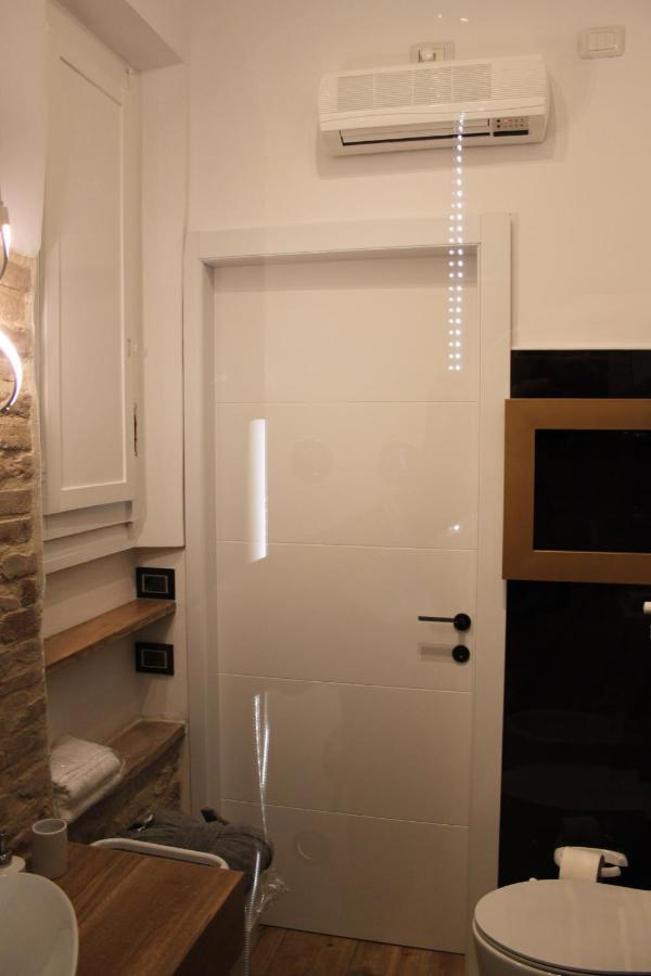 Jacuzzi Apartament By Parmacentro B&B エクステリア 写真