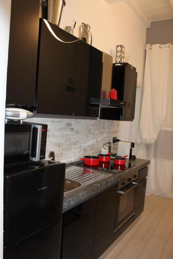 Jacuzzi Apartament By Parmacentro B&B エクステリア 写真