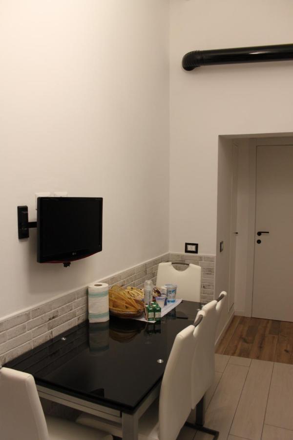 Jacuzzi Apartament By Parmacentro B&B エクステリア 写真