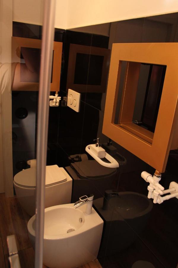 Jacuzzi Apartament By Parmacentro B&B エクステリア 写真