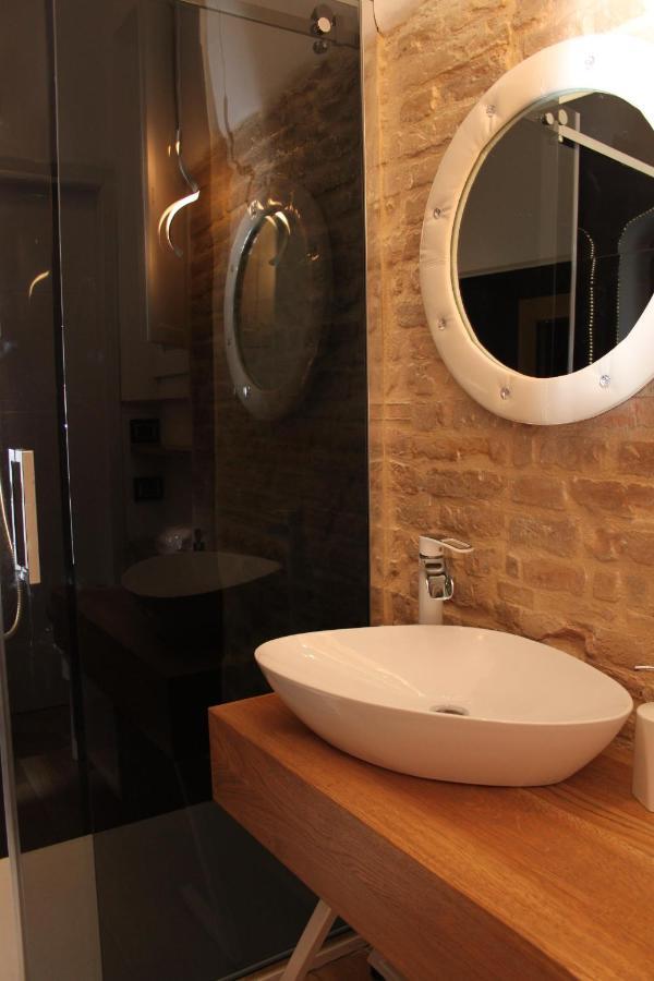 Jacuzzi Apartament By Parmacentro B&B エクステリア 写真