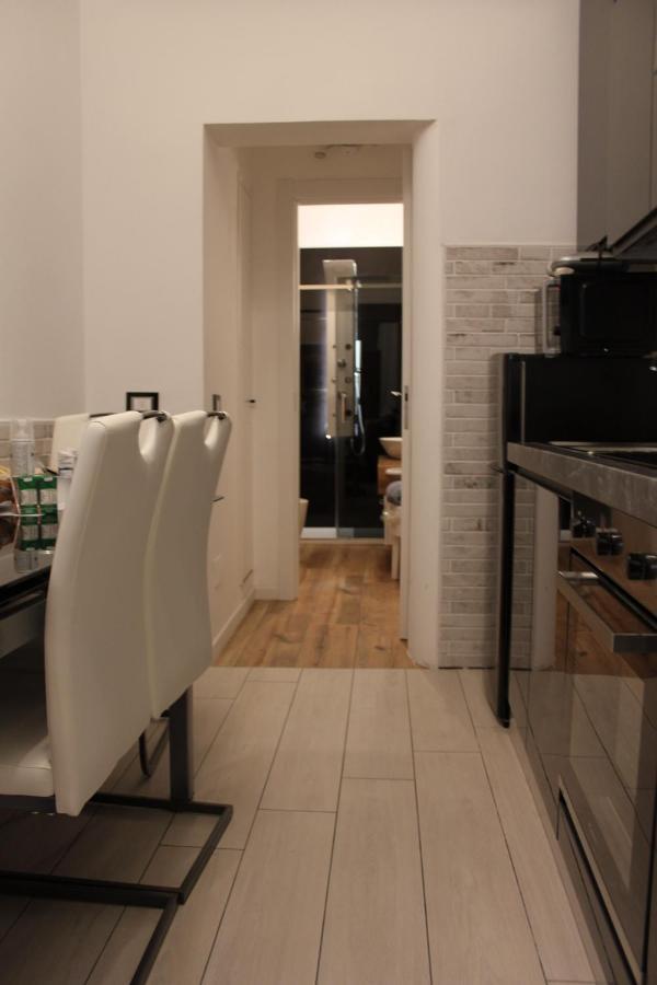 Jacuzzi Apartament By Parmacentro B&B エクステリア 写真