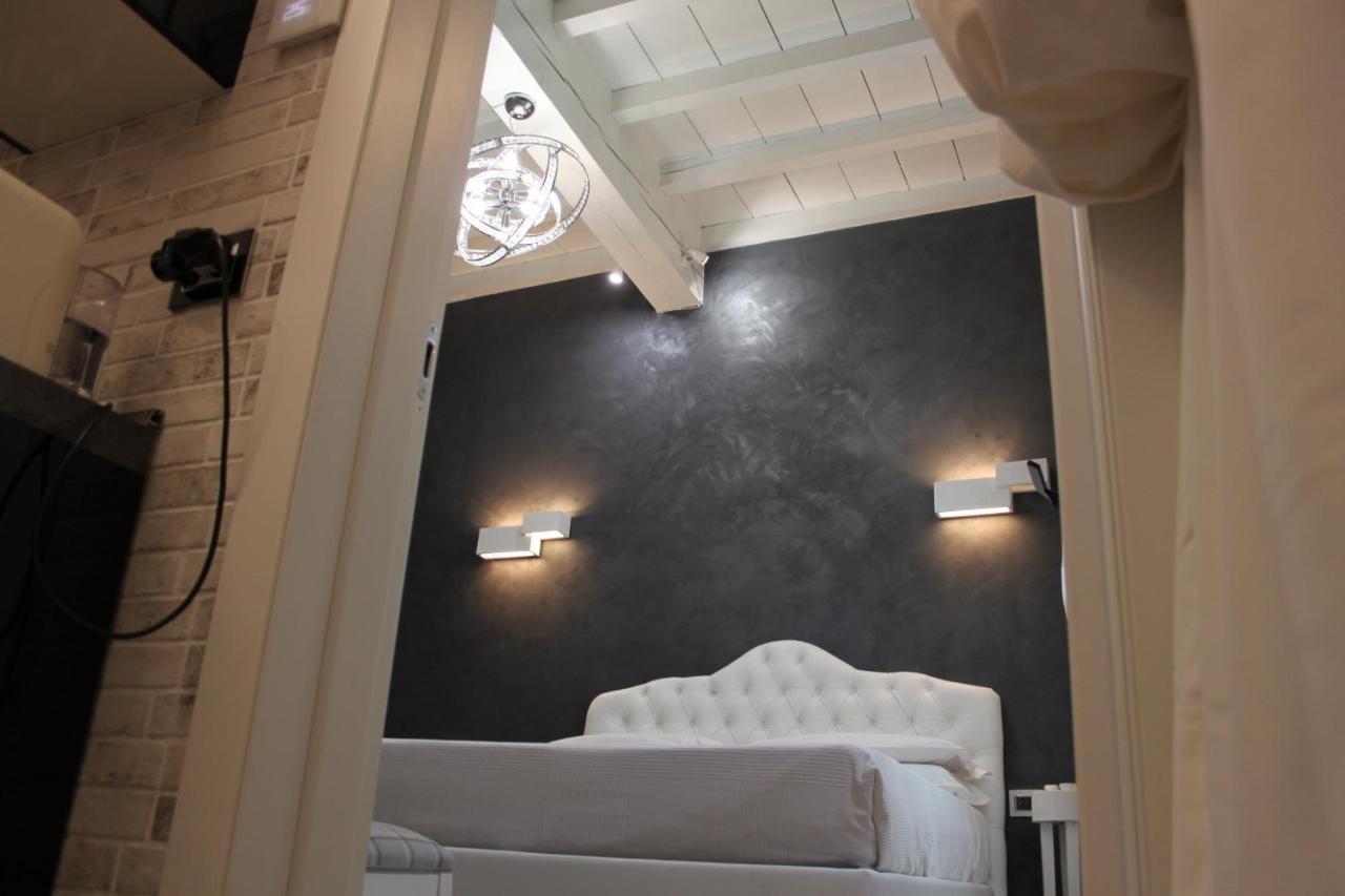 Jacuzzi Apartament By Parmacentro B&B エクステリア 写真
